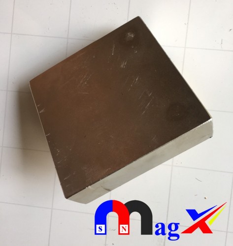 Nam châm đất hiếm...